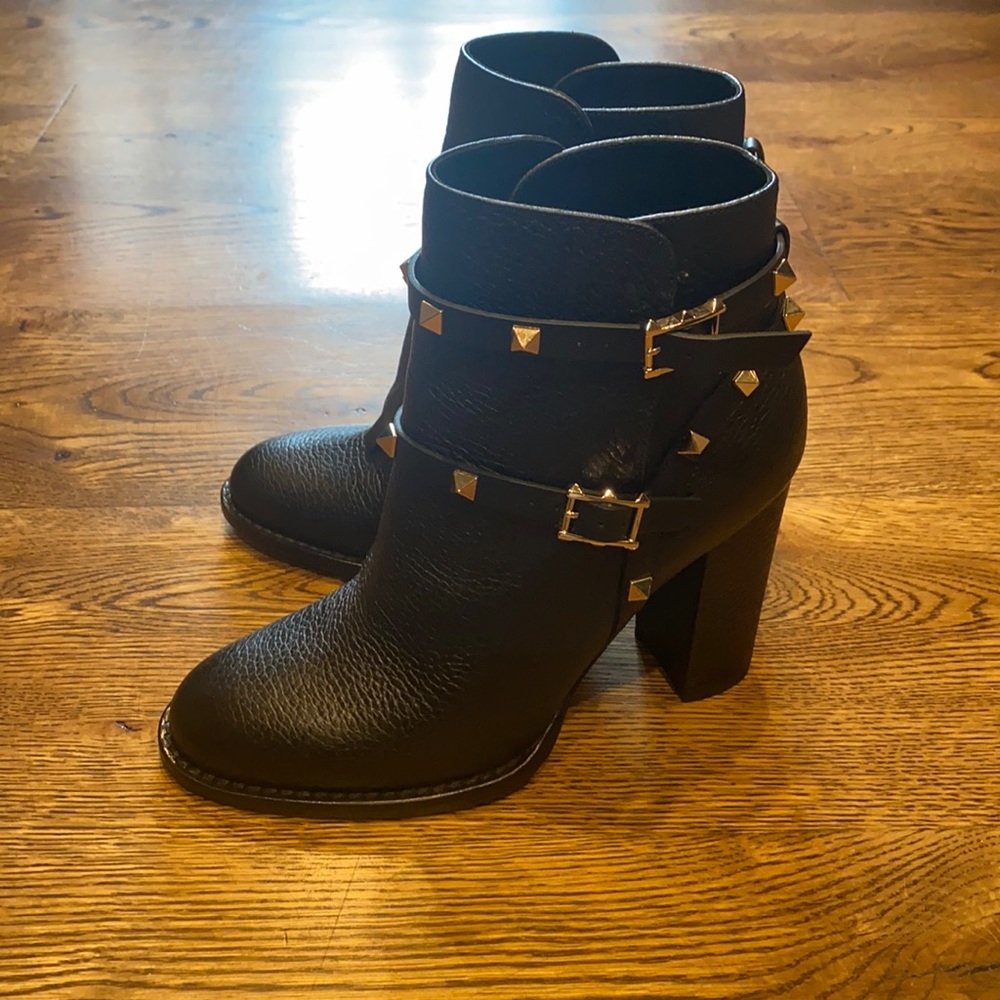 Bran new Valentino booties size 36.5